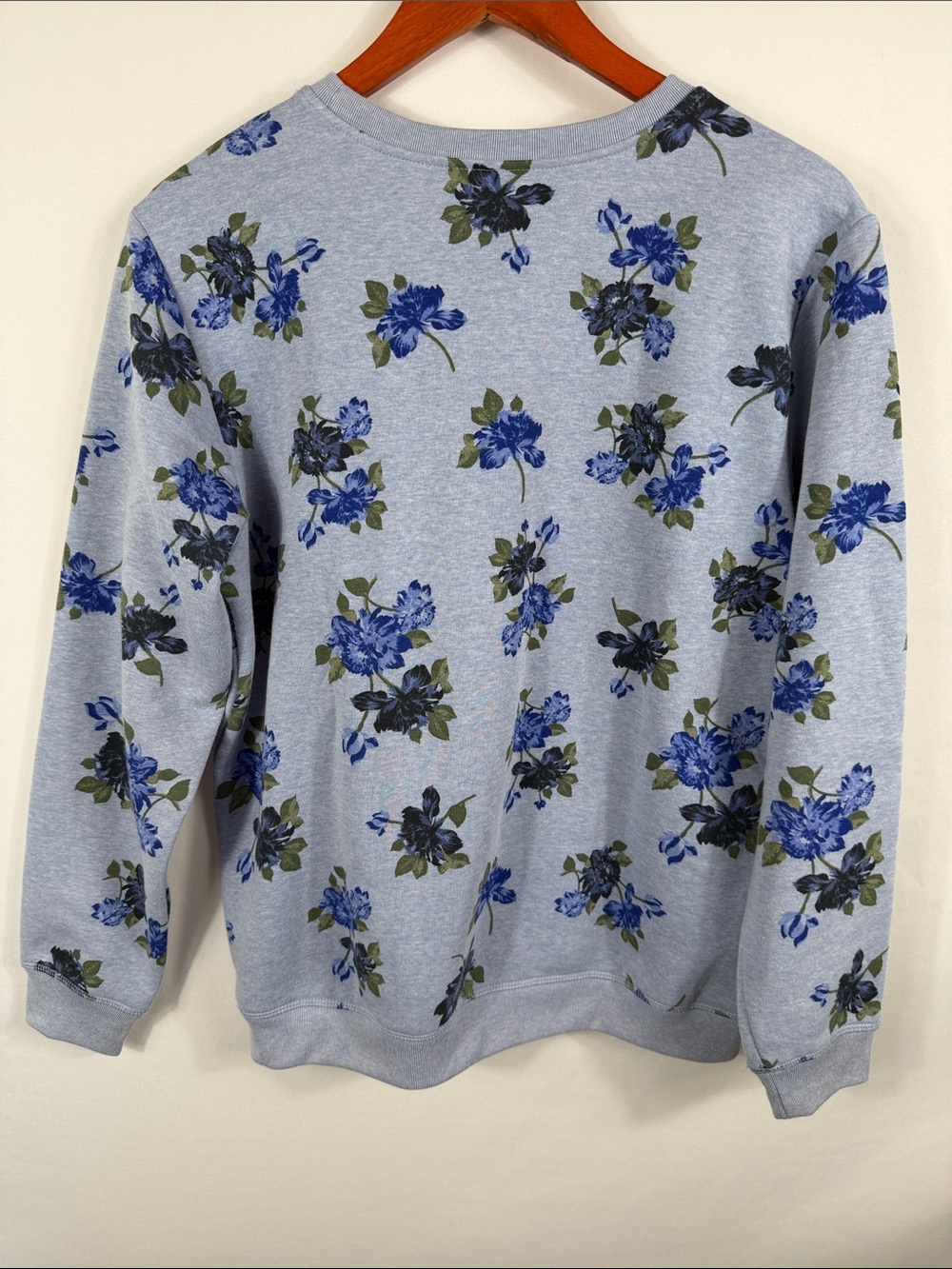 Karen Scott Light Blue Gray Crewneck Sweater with Blue Floral Print. Size M - Picture 3 of 6